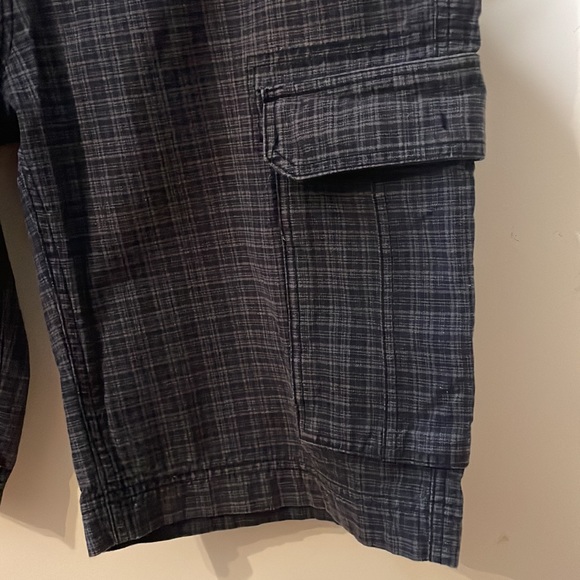 2/$18 BC Clothing Grey and Black Plaid Cargo Shorts Size 36 - Picture 7 of 12